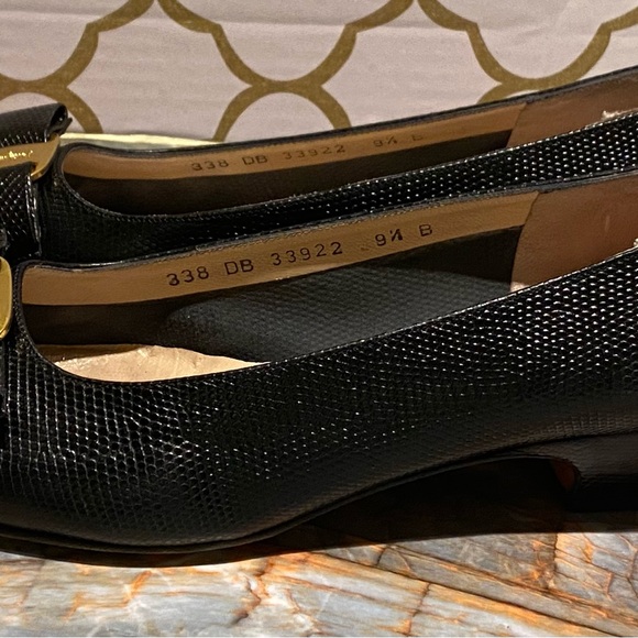 Salvatore Ferragamo Classic Vara Bow Lizard Embossed Calf Leather - Picture 12 of 13